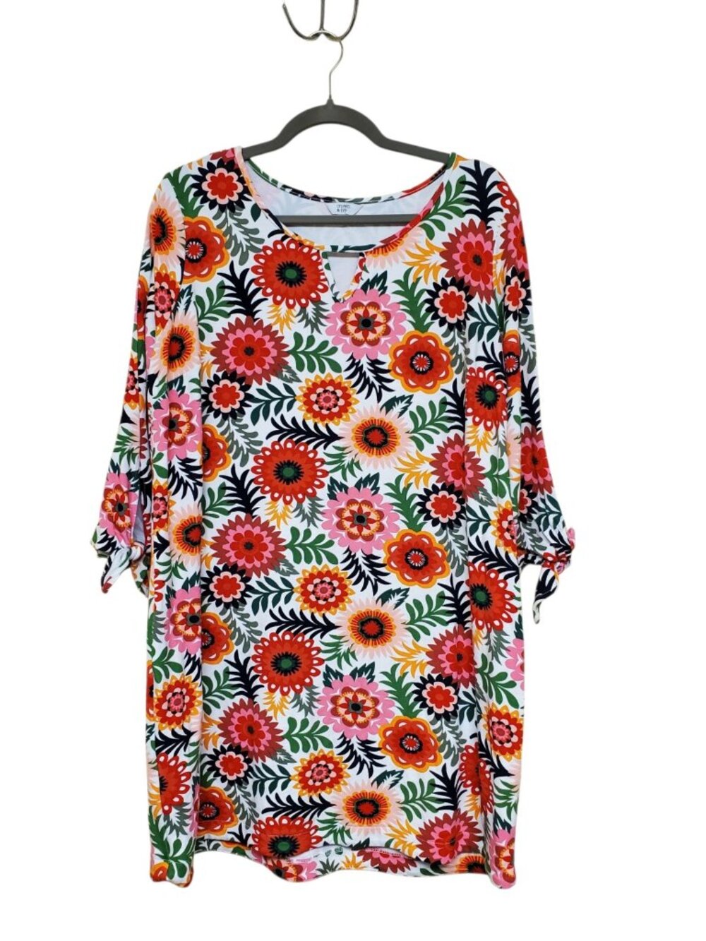Crown & Ivy Women's White Retro 60s 70s Floral Flare Sleeve Thick Knit Tunic L